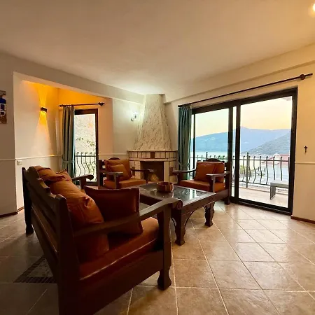 Kalkan Seaside Sharing Pool For 4 People アパート