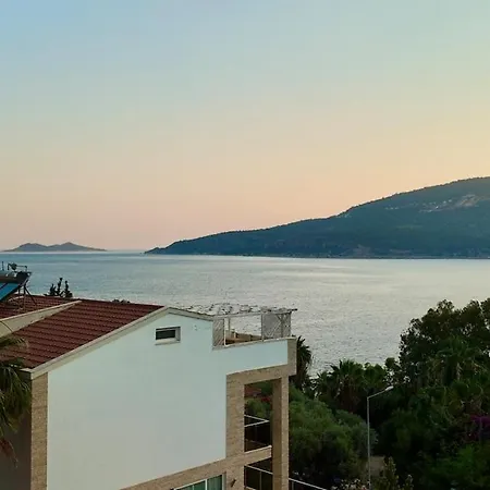 Kalkan Seaside Sharing Pool For 4 People アパート