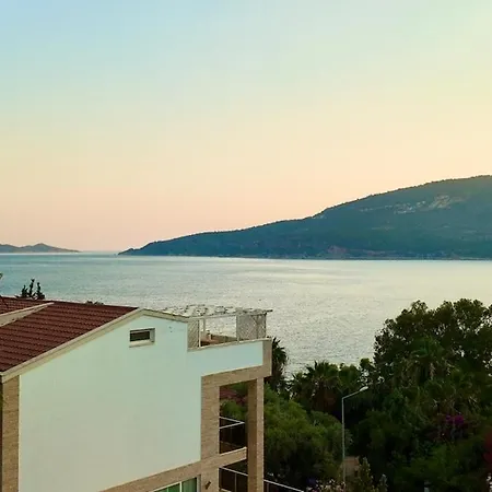 Kalkan Seaside Sharing Pool For 4 People アパート *